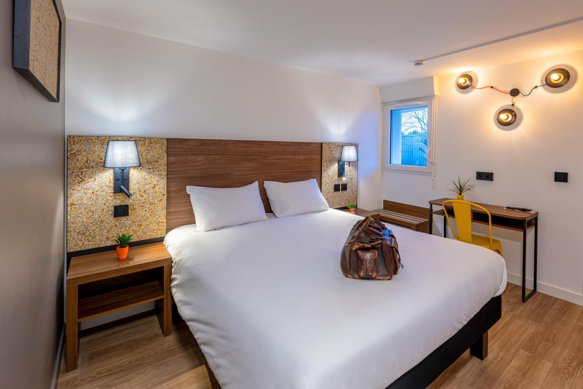 Greet Hotel Chatellerault Luaran gambar