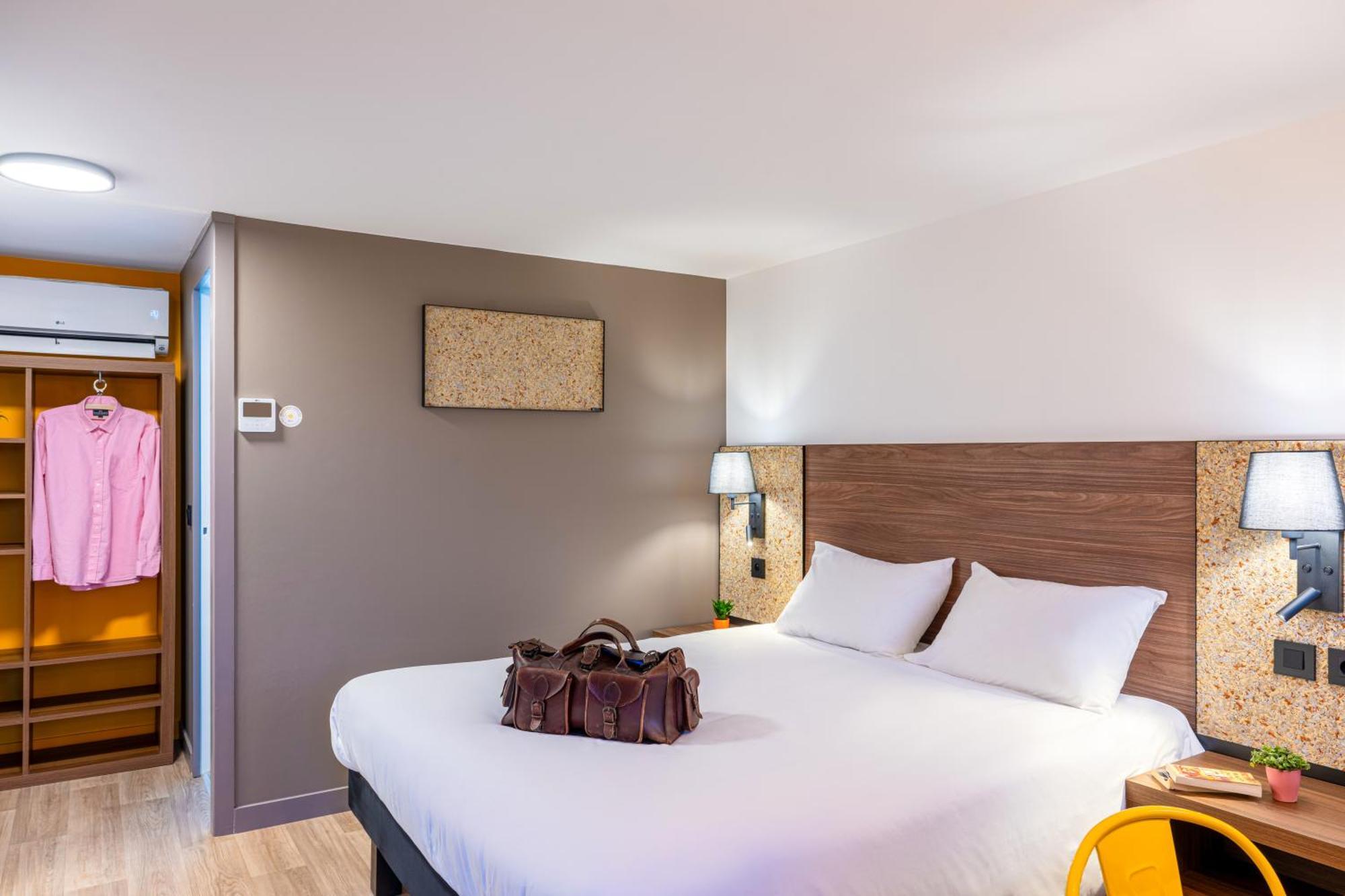 Greet Hotel Chatellerault Luaran gambar