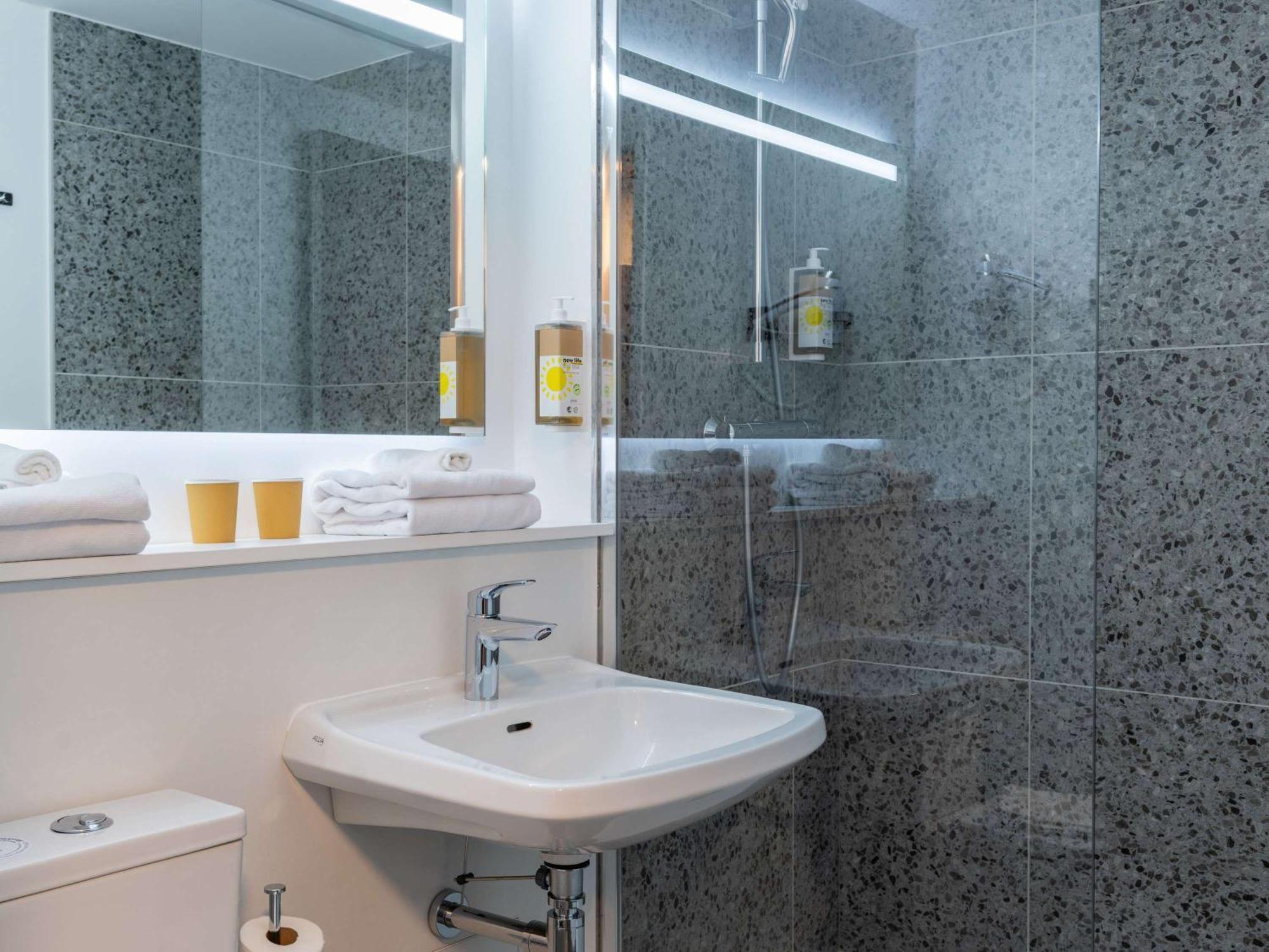 Greet Hotel Chatellerault Luaran gambar