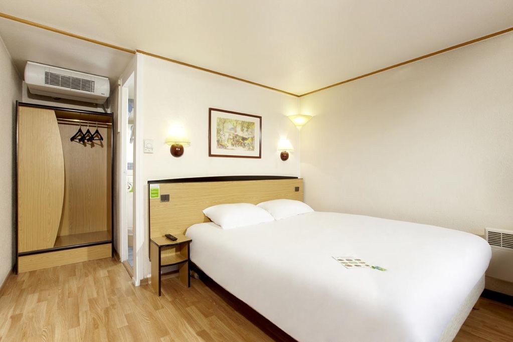 Greet Hotel Chatellerault Luaran gambar